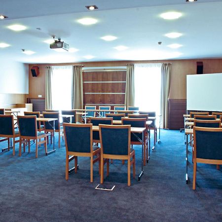 Impiq Hotel Трнава Зручності фото